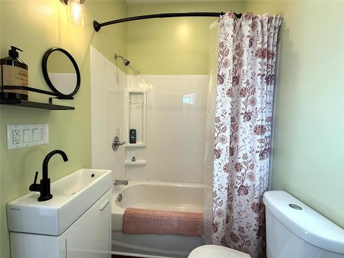 350A Kimberley Avenue, Kimberley, BC - Indoor Photo Showing Bathroom
