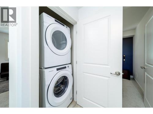 1651 Lynrick Road Unit# 154, Kelowna, BC - Indoor Photo Showing Laundry Room