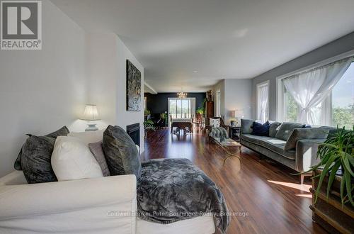 3072 Bruce Road 1, R.R. #2 Road, Brockton, ON - Indoor Photo Showing Living Room
