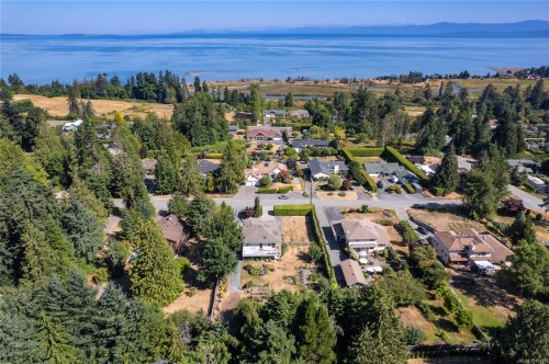 1184 Centre Rd, Qualicum Beach, BC 