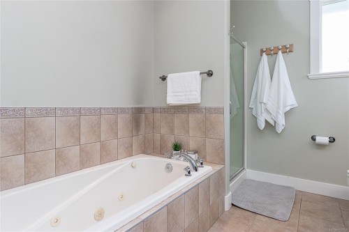 606 Stevens Pl, Ladysmith, BC 