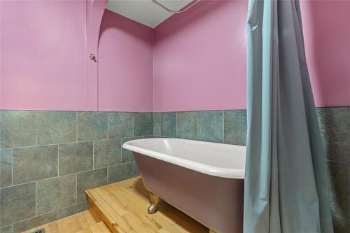 3585 Otter Lake Road, Armstrong, BC - Indoor Photo Showing Bathroom