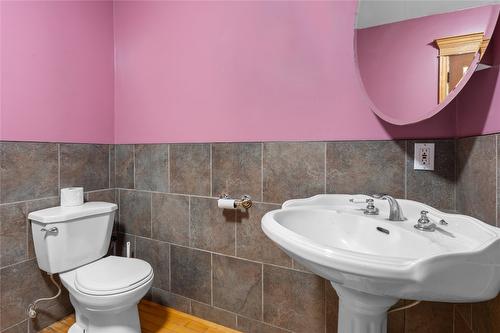 3585 Otter Lake Road, Armstrong, BC - Indoor Photo Showing Bathroom
