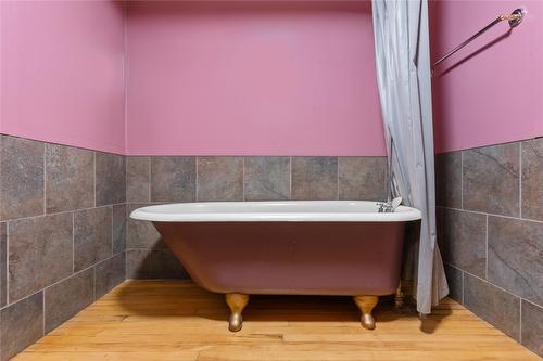 3585 Otter Lake Road, Armstrong, BC - Indoor Photo Showing Bathroom