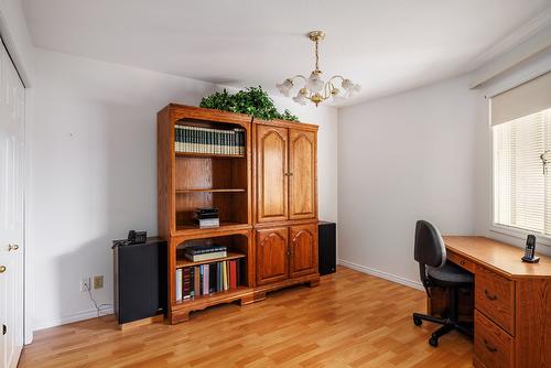 9-2200 Gordon Drive, Kelowna, BC - Indoor Photo Showing Office