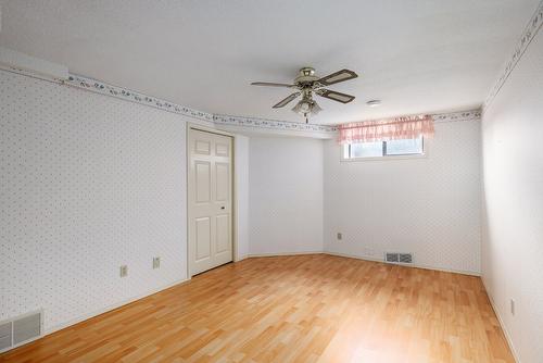 9-2200 Gordon Drive, Kelowna, BC - Indoor Photo Showing Other Room