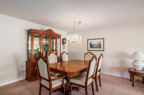 9-2200 Gordon Drive, Kelowna, BC - Indoor Photo Showing Dining Room