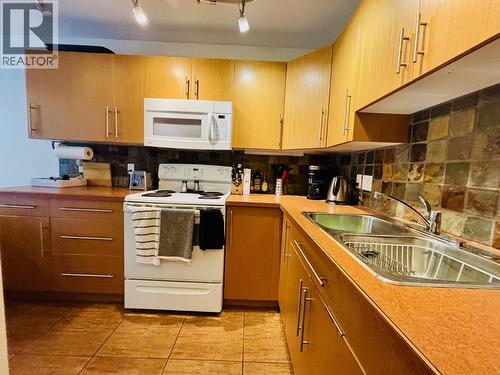 800 Mackenzie Avenue Unit# 102, Revelstoke, BC - Indoor Photo Showing Kitchen With Double Sink