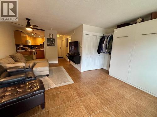 800 Mackenzie Avenue Unit# 102, Revelstoke, BC - Indoor Photo Showing Living Room