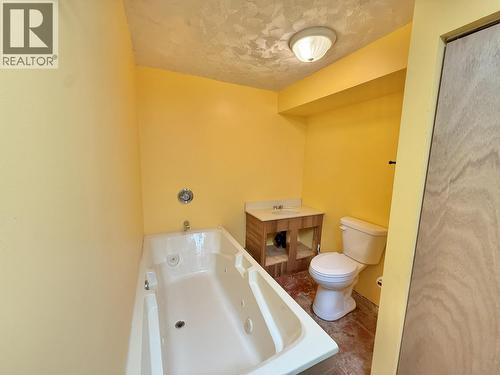 768 Vaughan Street, Quesnel, BC - Indoor Photo Showing Bathroom
