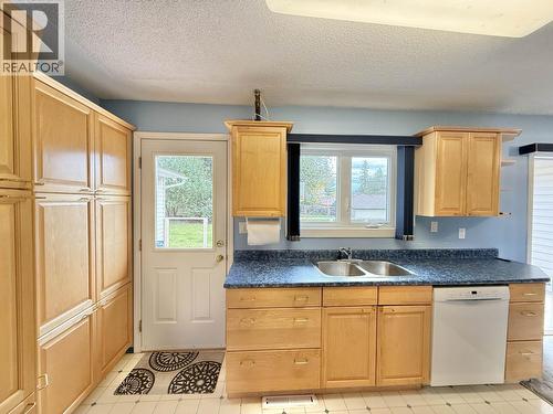 768 Vaughan Street, Quesnel, BC - Indoor Photo Showing Kitchen With Double Sink