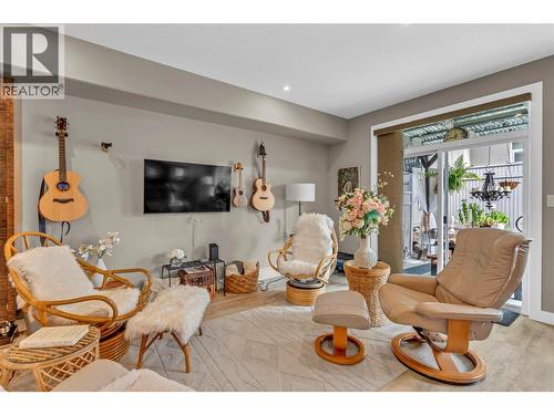 801 Ontario Street Unit# 104, Penticton, BC - Indoor Photo Showing Living Room