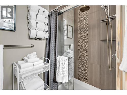 801 Ontario Street Unit# 104, Penticton, BC - Indoor Photo Showing Bathroom