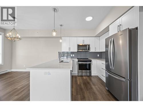 3090 Burtch Road Unit# 313, Kelowna, BC - Indoor Photo Showing Kitchen With Upgraded Kitchen