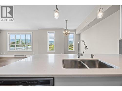 Bright and open living space with lots of windows! - 3090 Burtch Road Unit# 313, Kelowna, BC - Indoor Photo Showing Kitchen With Double Sink