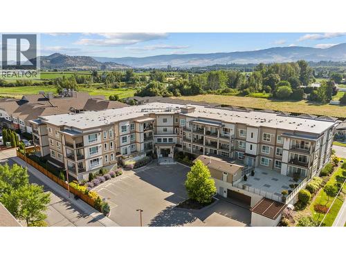 Welcome to the Osprey Landing complex located off of KLO Rd. :) - 3090 Burtch Road Unit# 313, Kelowna, BC - Outdoor With View