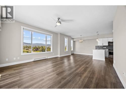 Sun blocking custom up/down blinds in the living room and dining area - 3090 Burtch Road Unit# 313, Kelowna, BC - Indoor