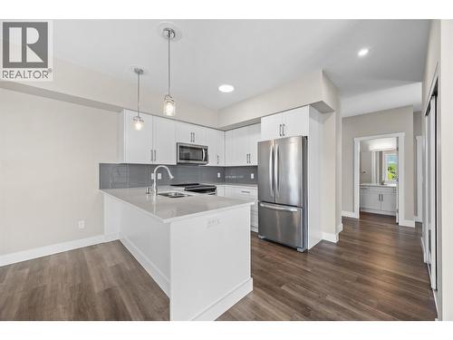 3090 Burtch Road Unit# 313, Kelowna, BC - Indoor Photo Showing Kitchen