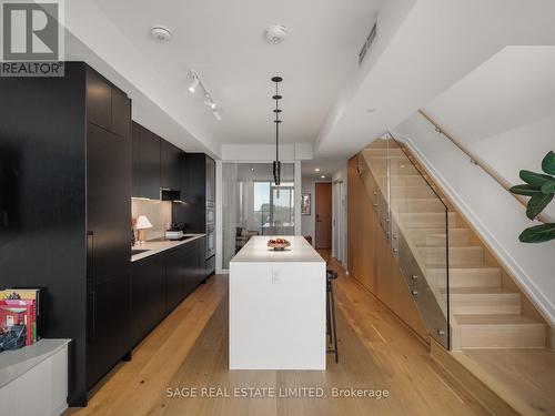 Ph 621 - 899 College Street W, Toronto, ON - Indoor Photo Showing Other Room