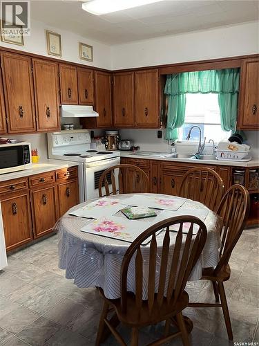 113 4Th Avenue Sw, Ituna, SK - Indoor