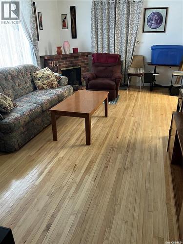113 4Th Avenue Sw, Ituna, SK - Indoor Photo Showing Living Room
