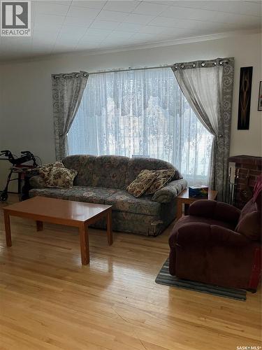 113 4Th Avenue Sw, Ituna, SK - Indoor Photo Showing Living Room