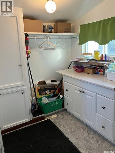 113 4Th Avenue Sw, Ituna, SK - Indoor With Storage