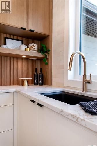 114 Cockcroft Place, Saskatoon, SK - Indoor Photo Showing Kitchen