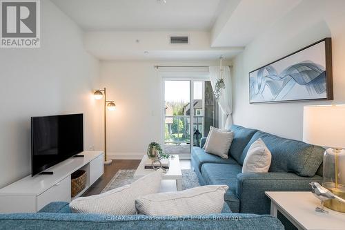 208 - 17 Spooner Crescent, Collingwood, ON - Indoor Photo Showing Living Room