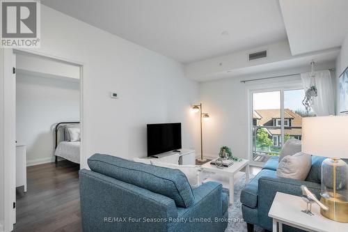 208 - 17 Spooner Crescent, Collingwood, ON - Indoor Photo Showing Living Room