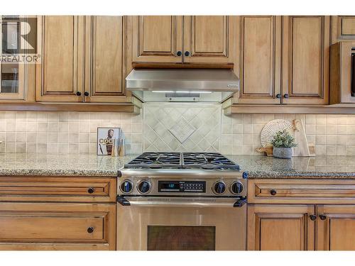 3875 Gallaghers Parkway, Kelowna, BC - Indoor Photo Showing Kitchen