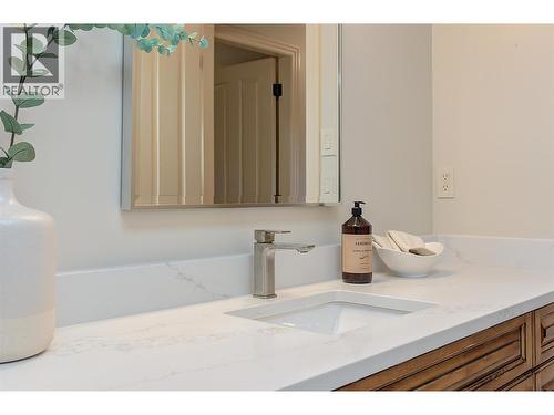 3875 Gallaghers Parkway, Kelowna, BC - Indoor Photo Showing Bathroom