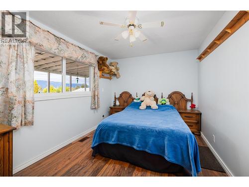 1832 Hurl Street, Creston, BC - Indoor Photo Showing Bedroom