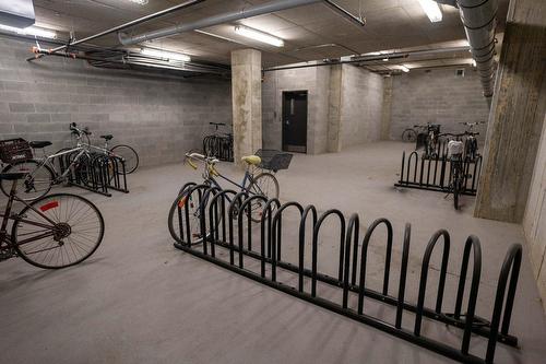 Autre - 401-2542 Place Pierre-Falardeau, Montréal (Rosemont/La Petite-Patrie), QC - Indoor Photo Showing Garage