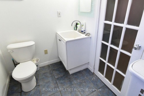 53 Seventh Avenue, Brantford, ON - Indoor Photo Showing Bathroom