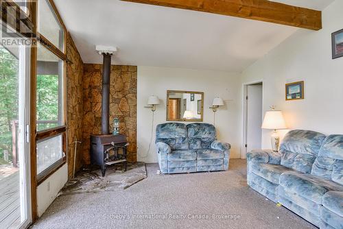 1338 Browning Isl Island, Bracebridge (Muskoka (N)), ON - Indoor Photo Showing Living Room