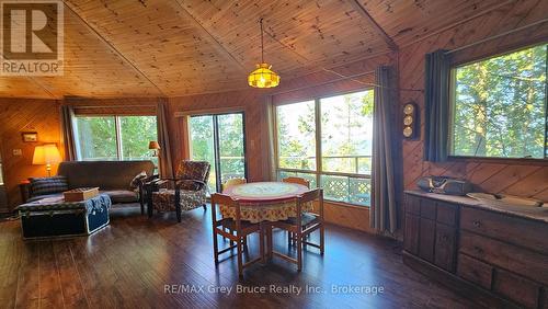 8 Carter Road, Northern Bruce Peninsula, ON - Indoor Photo Showing Dining Room