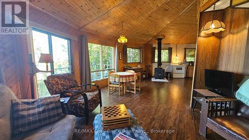 8 Carter Road, Northern Bruce Peninsula, ON - Indoor Photo Showing Living Room