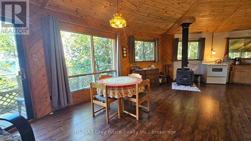 8 Carter Road, Northern Bruce Peninsula, ON - Indoor Photo Showing Dining Room