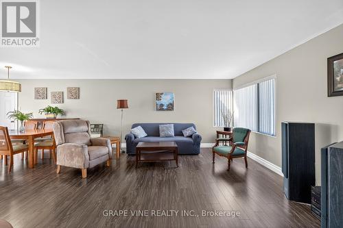 18 Calco Crescent, North Stormont, ON - Indoor Photo Showing Living Room