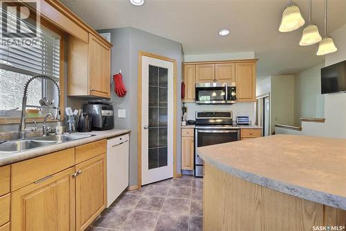 1234 Dover Avenue, Regina, SK - Indoor Photo Showing Kitchen With Double Sink