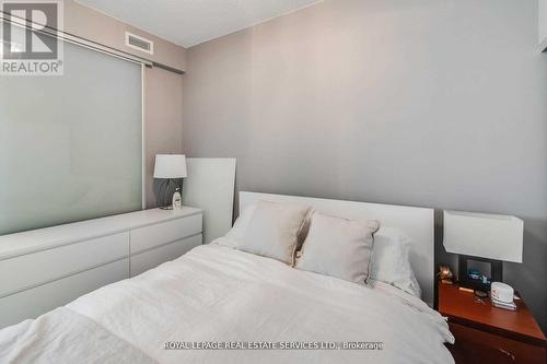 330 - 90 Stadium Road, Toronto, ON - Indoor Photo Showing Bedroom