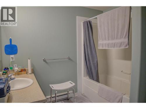 1070 1 Street Se Unit# 2, Salmon Arm, BC - Indoor Photo Showing Bathroom