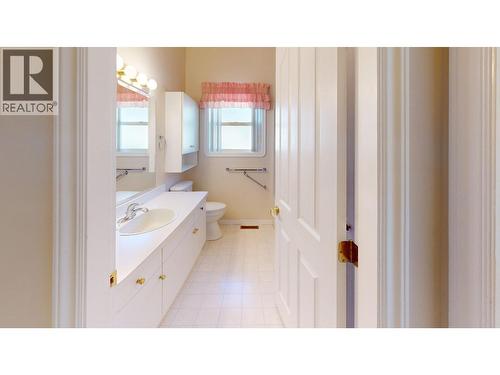 2205 Rockland Avenue Unit# 3, Trail, BC - Indoor Photo Showing Bathroom