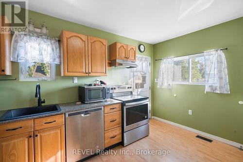 140 Dorothy Street, Welland (Welland Downtown), ON - Indoor Photo Showing Kitchen