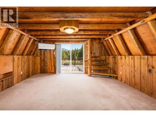 7698 3 Highway, Yahk, BC - Indoor