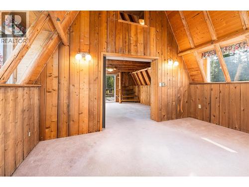 7698 3 Highway, Yahk, BC - Indoor Photo Showing Other Room