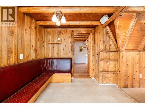 7698 3 Highway, Yahk, BC - Indoor Photo Showing Other Room
