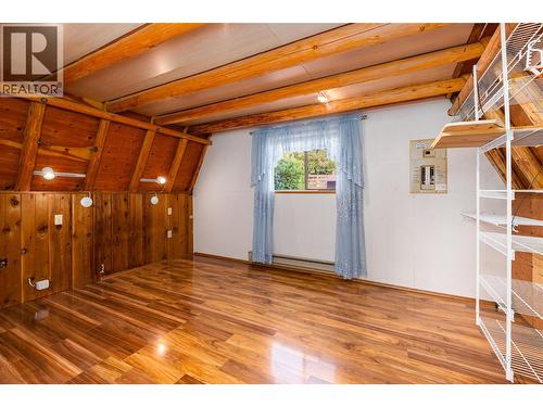 7698 3 Highway, Yahk, BC - Indoor