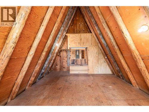 7698 3 Highway, Yahk, BC - Indoor Photo Showing Other Room